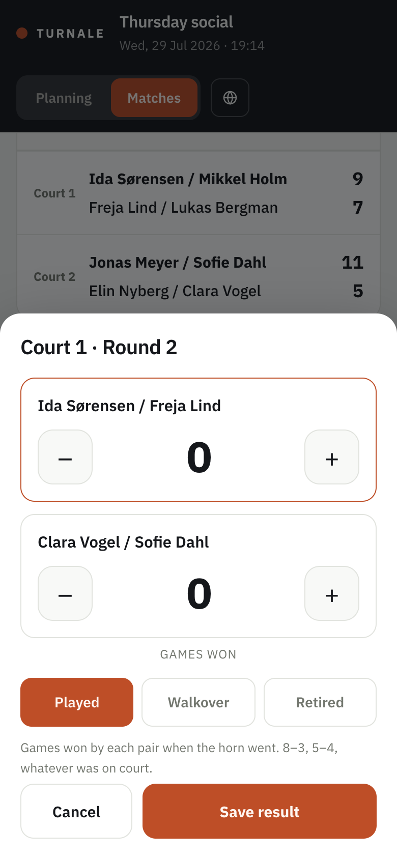 Mobile courtside score sheet with Played, Walkover and Retired options